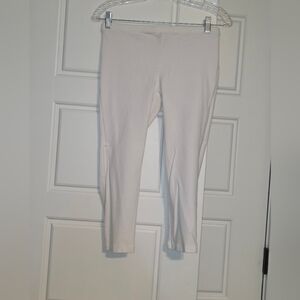 HUE White Cropped Leggings